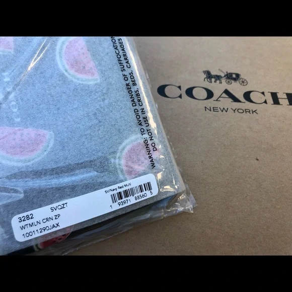 🍉New Coach Watermelon Print Corner Zip Wristlet🍉 - Picture 3 of 15